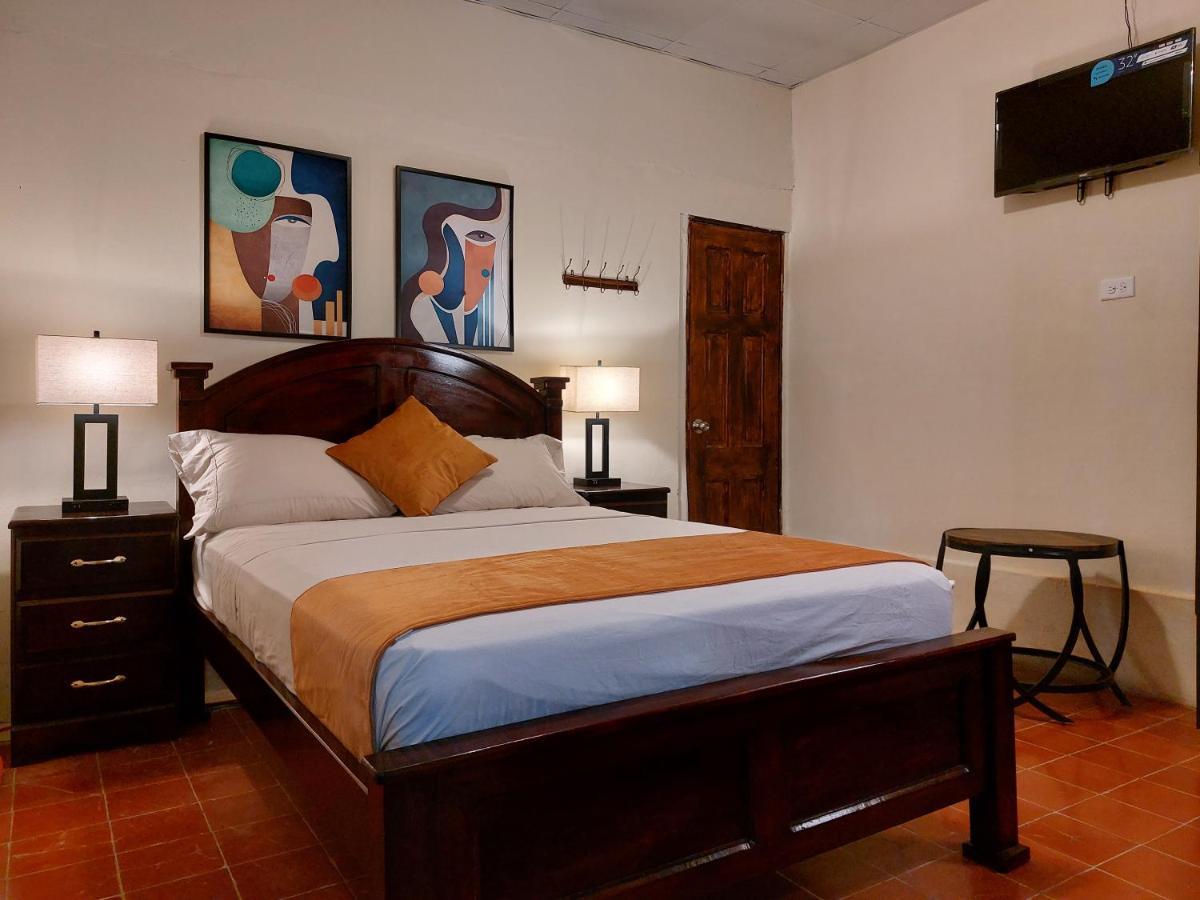 Hospedaje Los Lirios Chitré Buitenkant foto